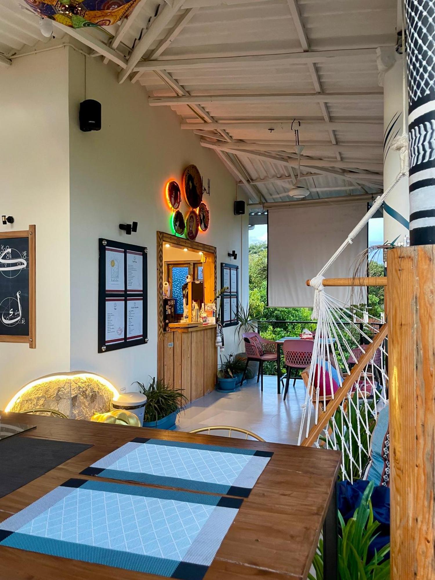 Habibi Hostel & Restaurant Unawatuna Exteriör bild